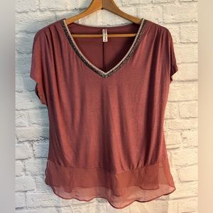 Bejeweled v-neck mauve women’s top. Size XL